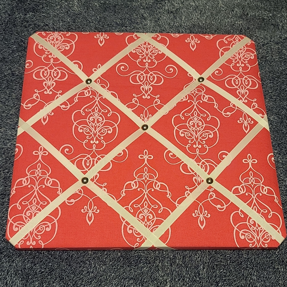 Memo Board with Criss Cross Ribbon (Pink & White)